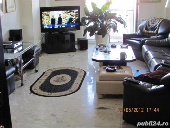 Apartament 2 Camere 1996 SUPERB pe Bd Decebal Pret EXCELENT