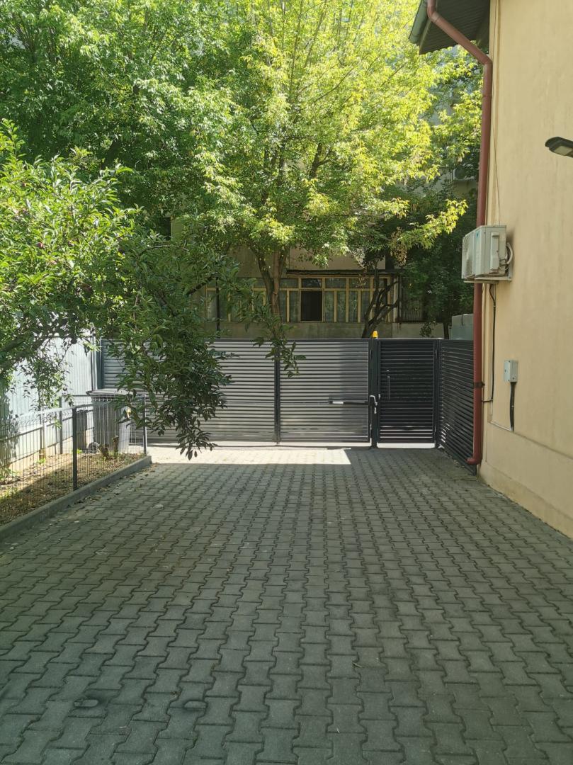 Inchiriez spatiu comercial zona Aparatorii Patriei la 4 min de metrou
