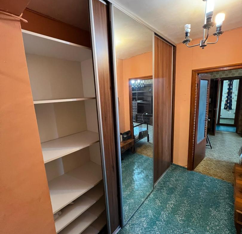 Vand apartament cu 3 camere in zona Gorjului, 7 minute metrou!