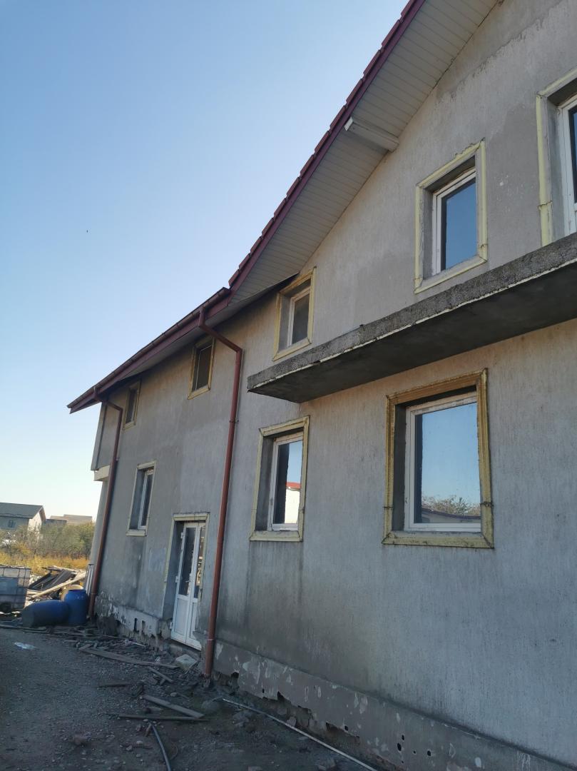 Vand pensiune plus 3000 mp d+p+m 12 camere in Dascalu la DJ 200
