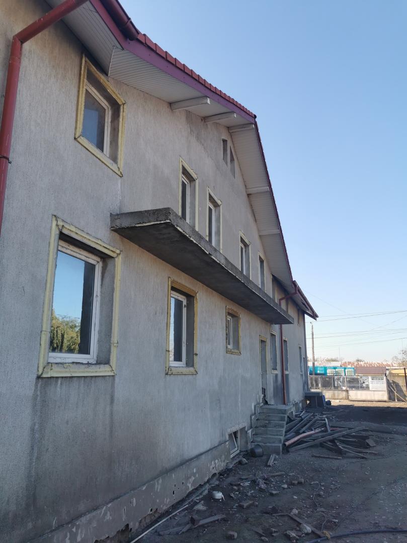 Vand pensiune plus 3000 mp d+p+m 12 camere in Dascalu la DJ 200