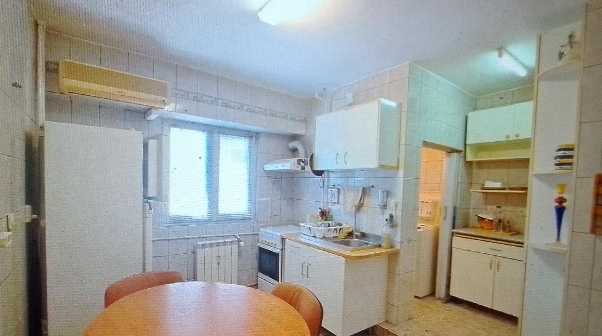 Apartament 3 Camere 1994 pe bd Nerva Traian METROU Pret EXCELENT