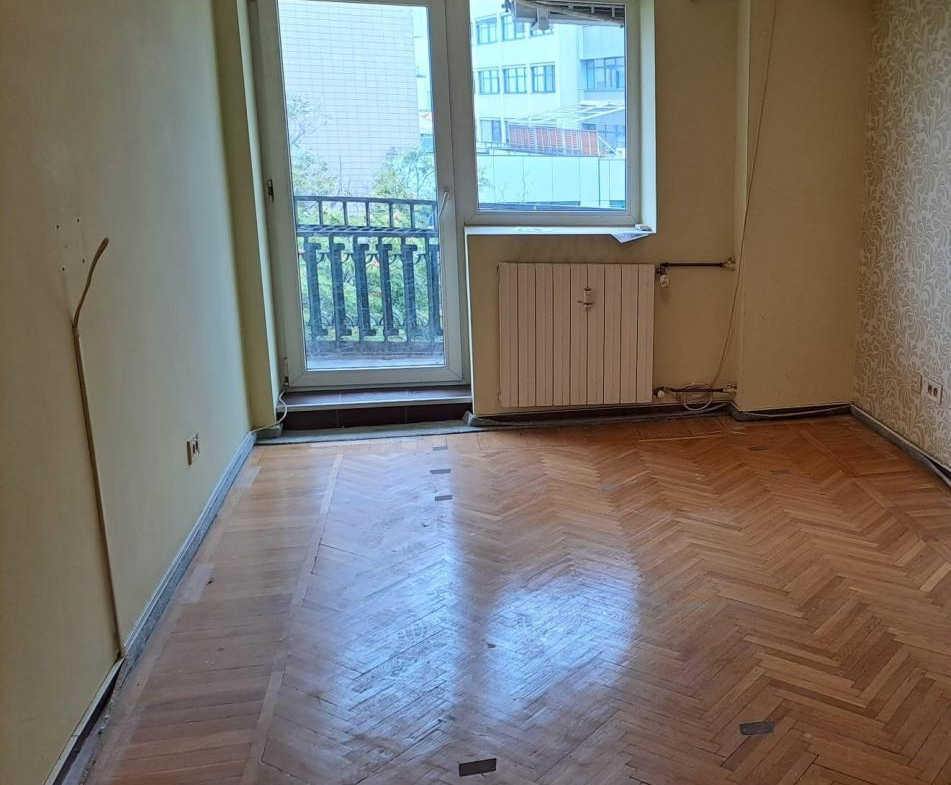 Apartament 3 camere SPATIOS chiar pe Bd UNIRII