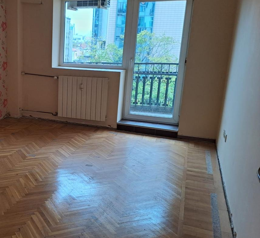 Apartament 3 camere SPATIOS chiar pe Bd UNIRII