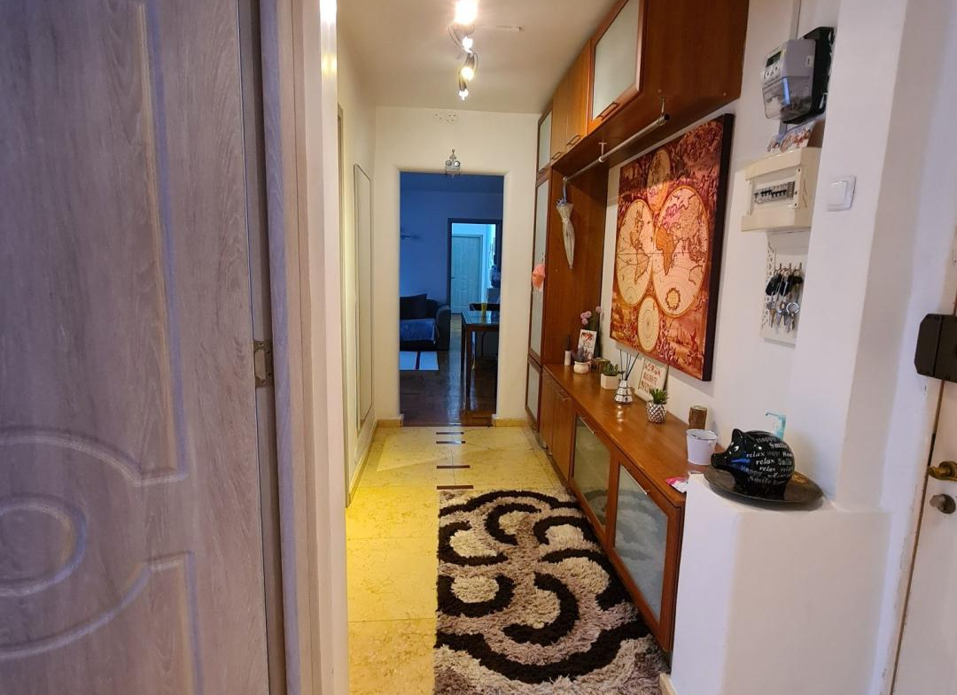 Vand apartament 4 camere, in zona Strada Covasna – cartier Berce