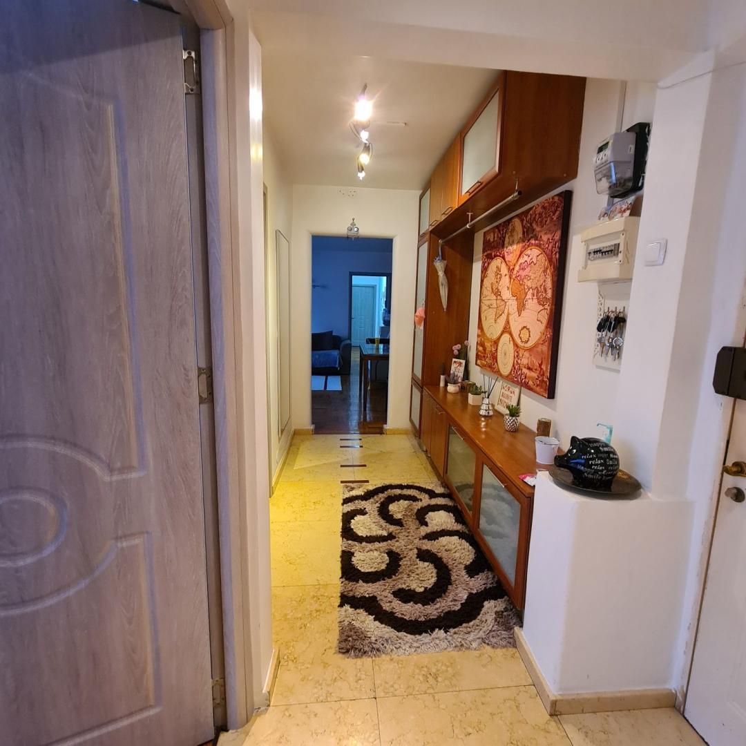 Vand apartament 4 camere, in zona Strada Covasna – cartier Berce