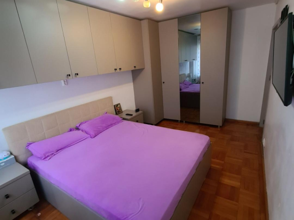 Vand apartament 4 camere, in zona Strada Covasna – cartier Berce