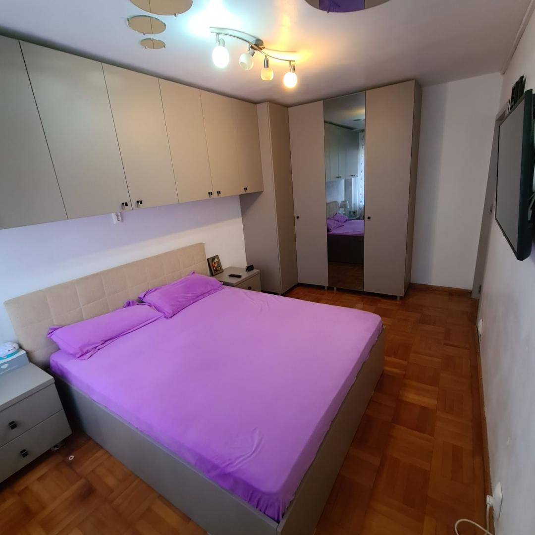 Vand apartament 4 camere, in zona Strada Covasna – cartier Berce