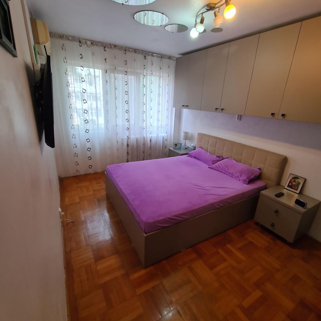 Vand apartament 4 camere, in zona Strada Covasna – cartier Berce