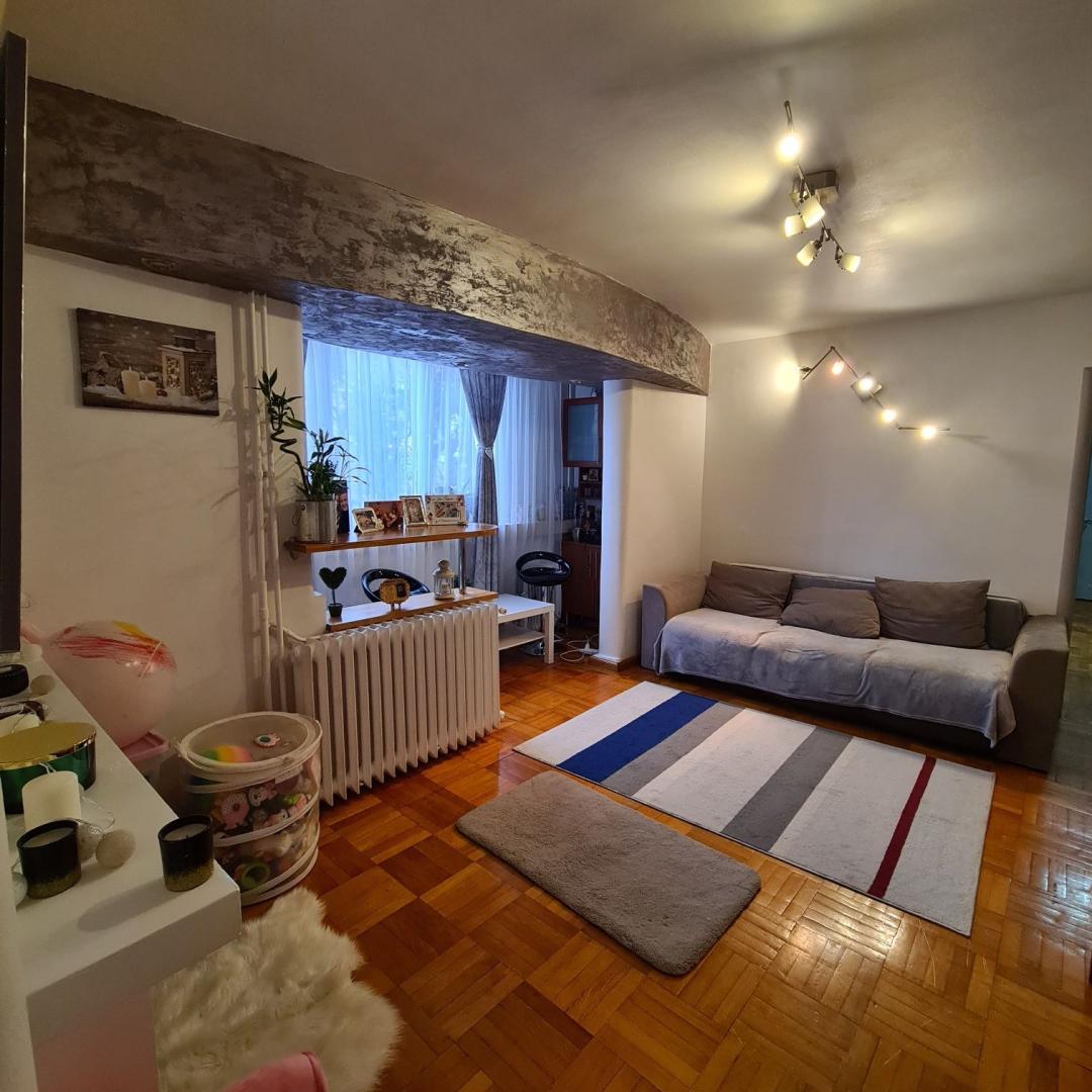 Vand apartament 4 camere, in zona Strada Covasna – cartier Berce