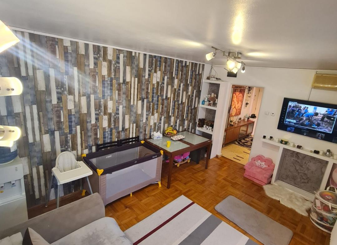 Vand apartament 4 camere, in zona Strada Covasna – cartier Berce