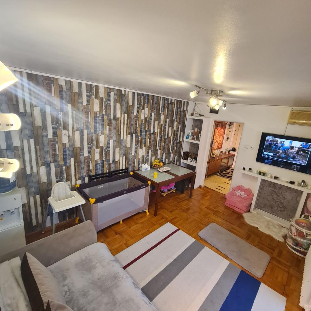 Vand apartament 4 camere, in zona Strada Covasna – cartier Berce