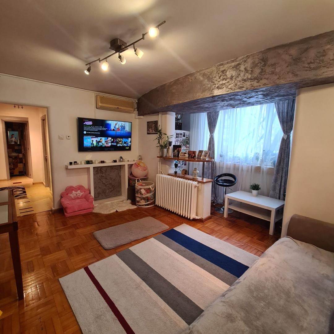 Vand apartament 4 camere, in zona Strada Covasna – cartier Berce