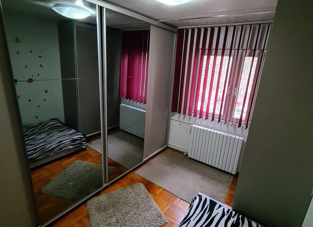 Vand apartament 4 camere, in zona Strada Covasna – cartier Berce