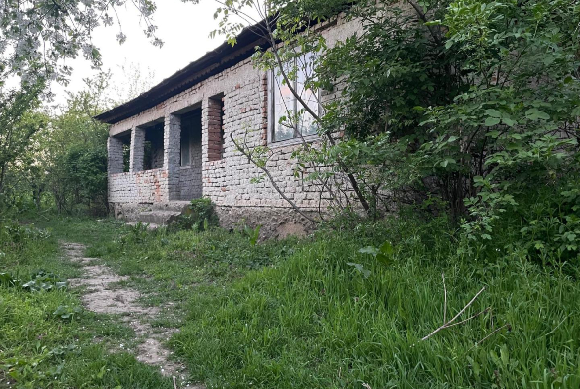 Vand Teren 1723 mp cu casa 3 camere in comuna Merei Judet Buzau