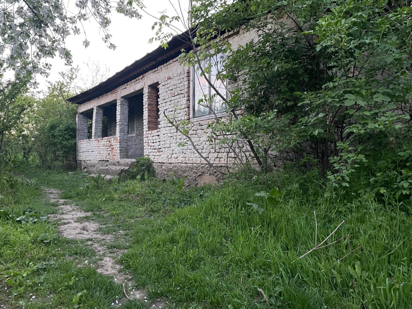Vand Teren 1723 mp cu casa 3 camere in comuna Merei Judet Buzau