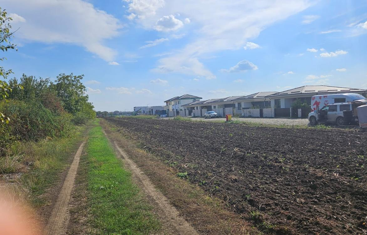 Vand lot de 1000mp in zona Tunari. Cel mai ieftin din zona!