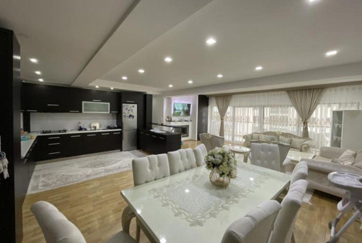 Vand apartament cu 4 camere in zona Pipera – Emil Racovita