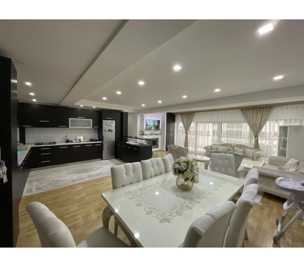 Vand apartament cu 4 camere in zona Pipera – Emil Racovita