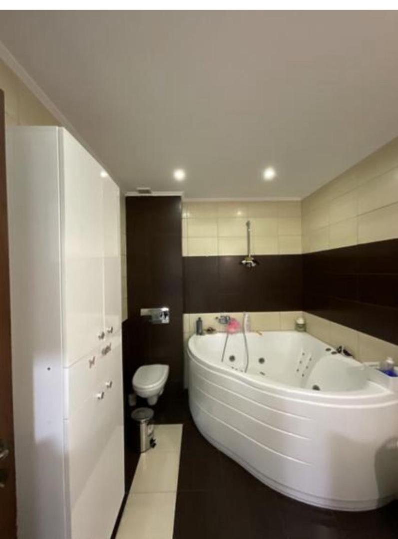 Vand apartament cu 4 camere in zona Pipera – Emil Racovita