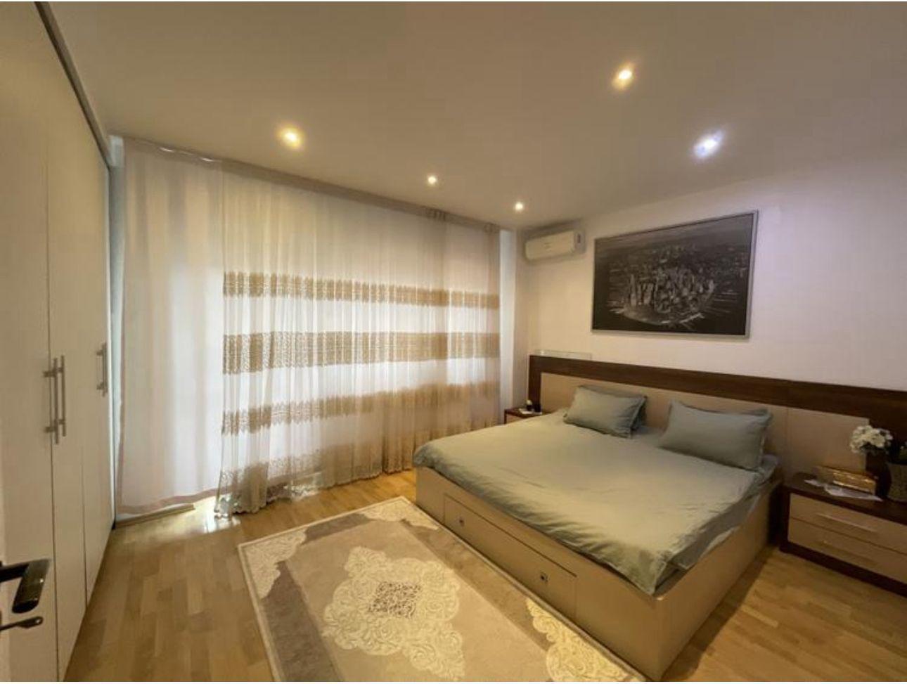 Vand apartament cu 4 camere in zona Pipera – Emil Racovita