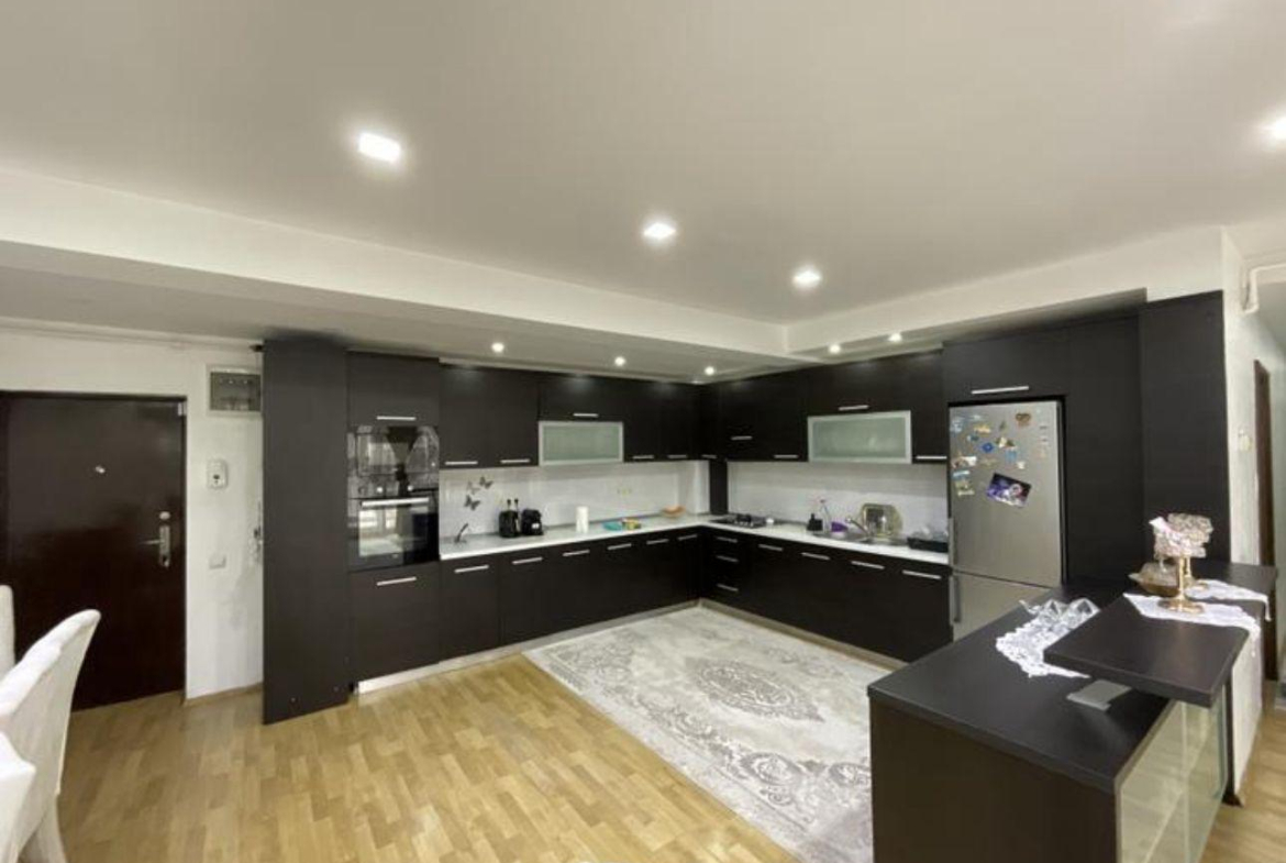 Vand apartament cu 4 camere in zona Pipera – Emil Racovita