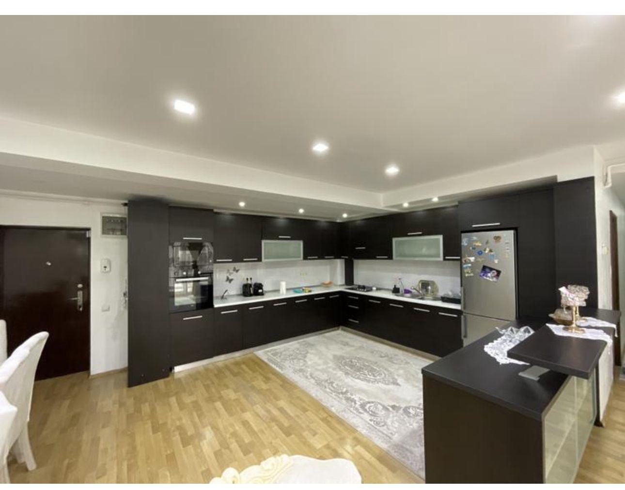 Vand apartament cu 4 camere in zona Pipera – Emil Racovita