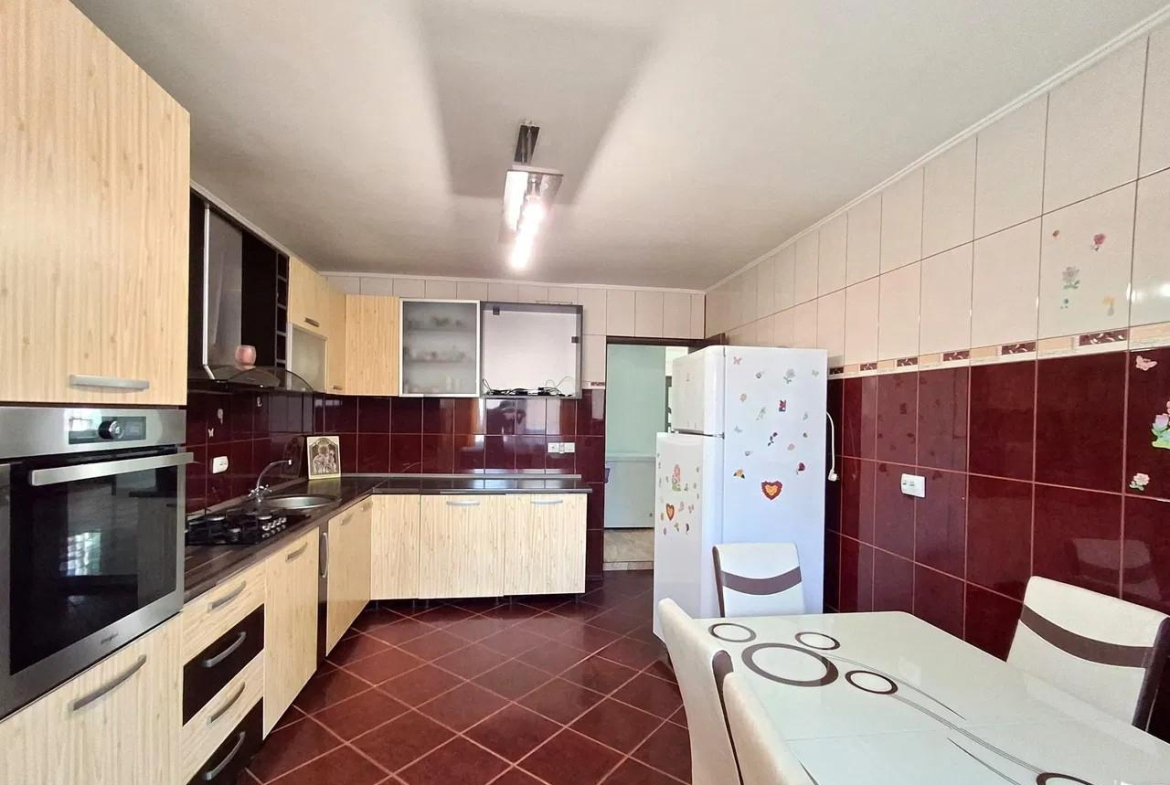 Vila 2011 Su 250MP 7 camere Voluntari METRO Pret EXCELENT