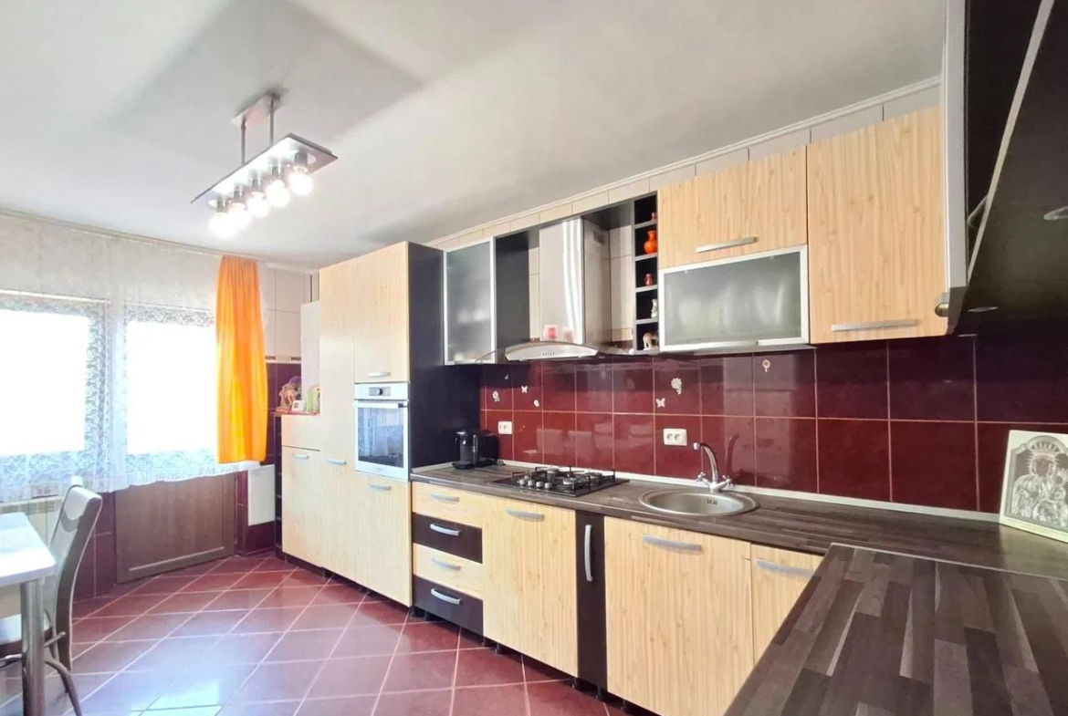 Vila 2011 Su 250MP 7 camere Voluntari METRO Pret EXCELENT