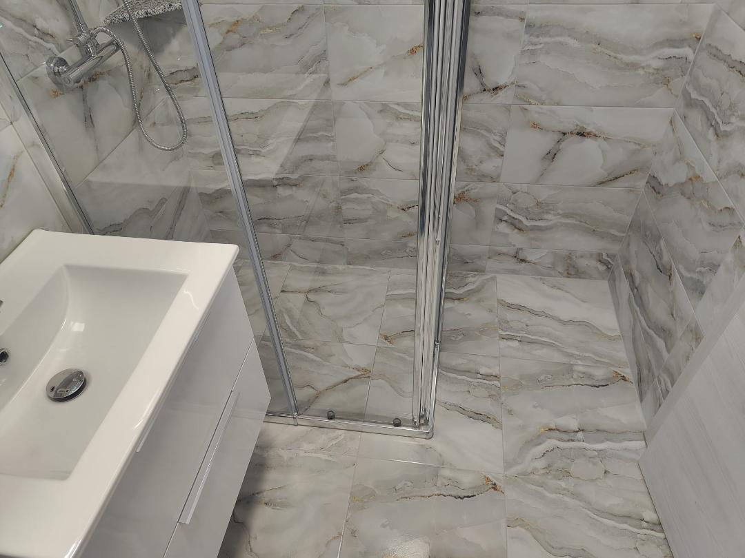 Titan / vis a vis de Parcul IOR / renovat recennt / Metrou /