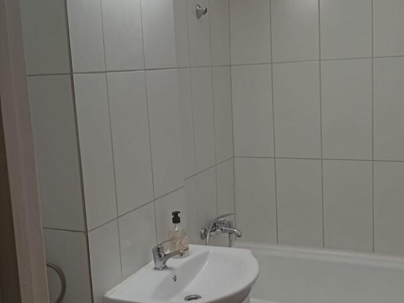10 min metrou Piata Iancului 4 camere Cf.1 decomandat 2 gr.sanitare