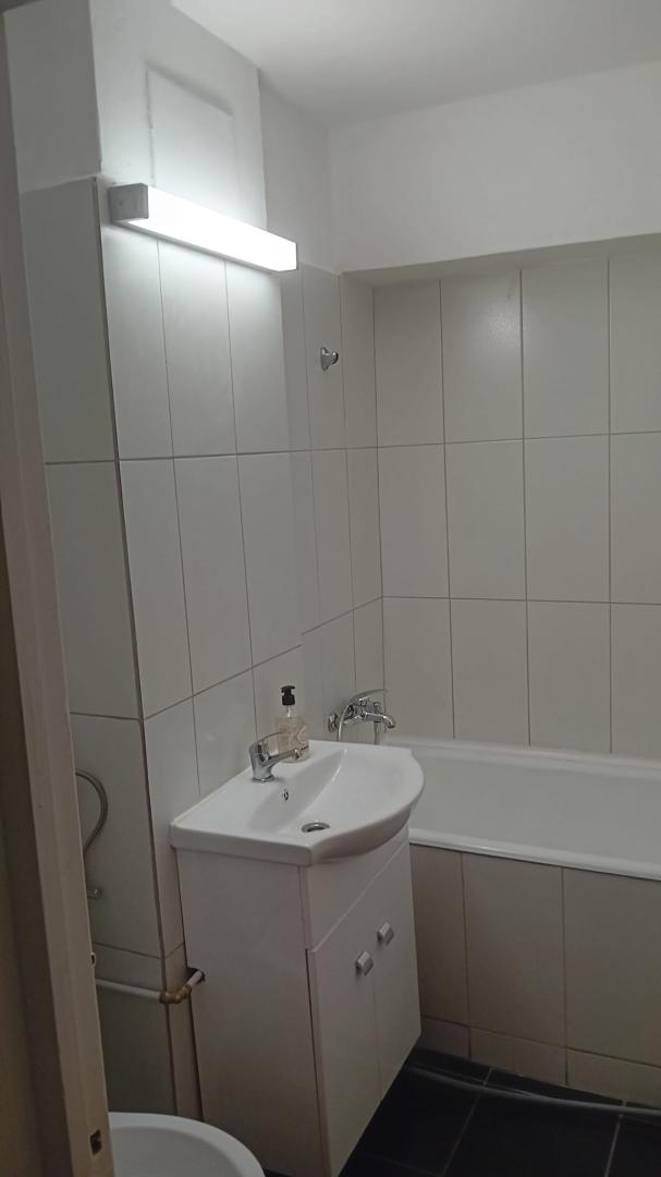 10 min metrou Piata Iancului 4 camere Cf.1 decomandat 2 gr.sanitare