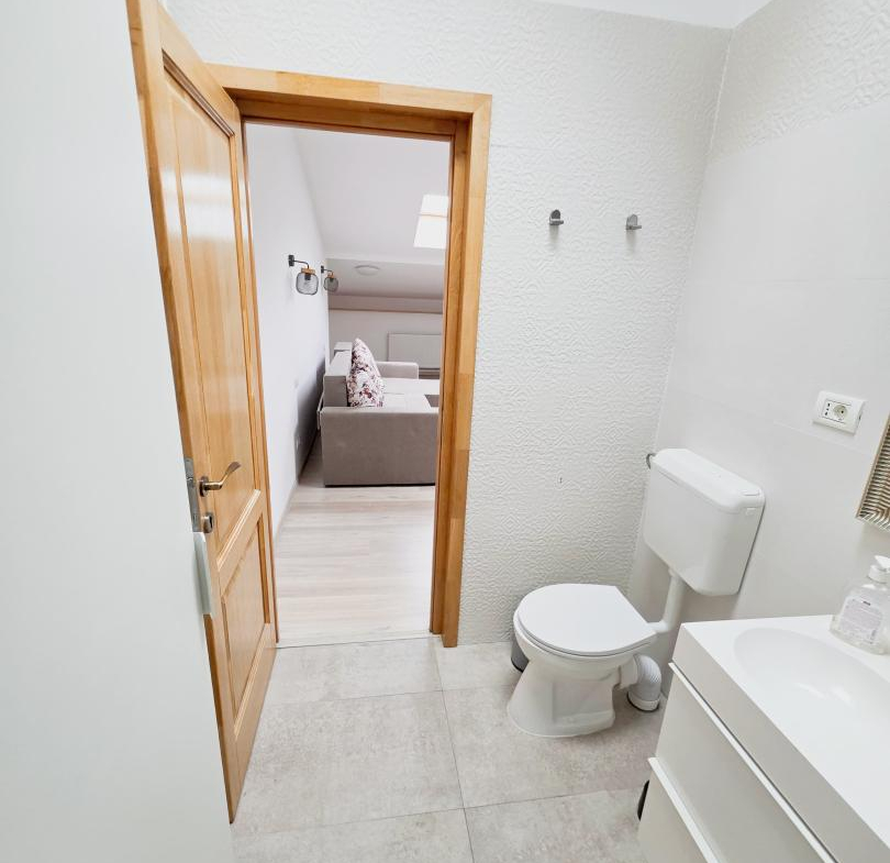 5 min metrou Iancului Casa renovata 2020 D+P+Pod pe teren 295 mp