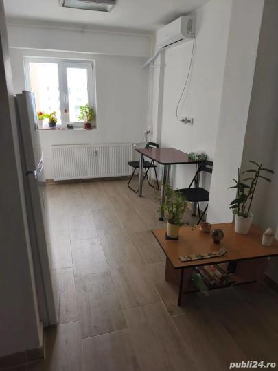 Muncii 3 cam decomandat / bl 1995 / 3 min Metrou/