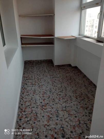 Muncii 3 cam decomandat / bl 1995 / 3 min Metrou/