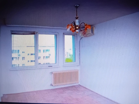 5 min Parc IOR 2 camere insorit Cf.1 cu balcon etaj superior pe mijloc