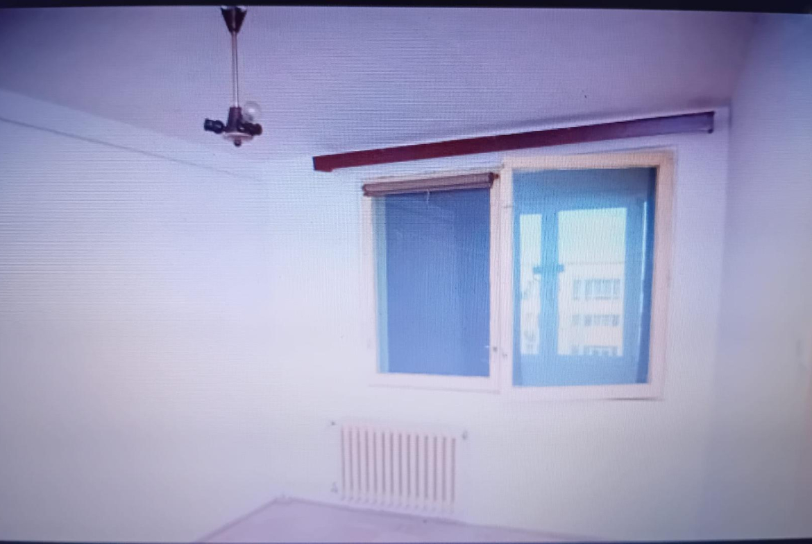 5 min Parc IOR 2 camere insorit Cf.1 cu balcon etaj superior pe mijloc