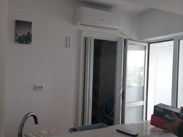 Piata iancului-Gura de metrou- 260 euro bloc mixt