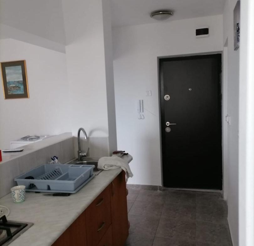 Piata iancului-Gura de metrou- 260 euro bloc mixt