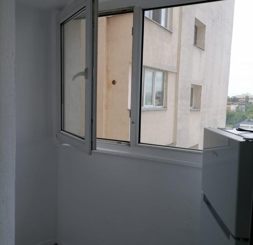 Piata iancului-Gura de metrou- 260 euro bloc mixt