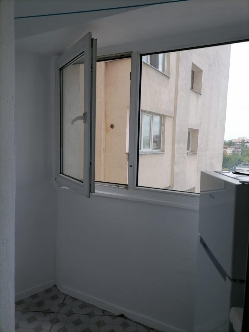 Piata iancului-Gura de metrou- 260 euro bloc mixt