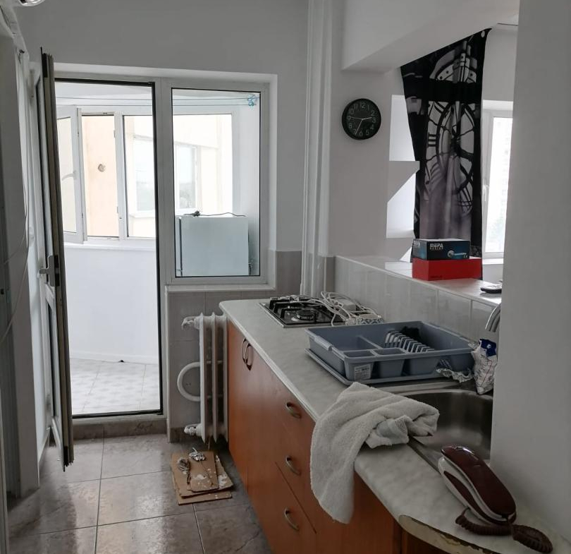 Piata iancului-Gura de metrou- 260 euro bloc mixt