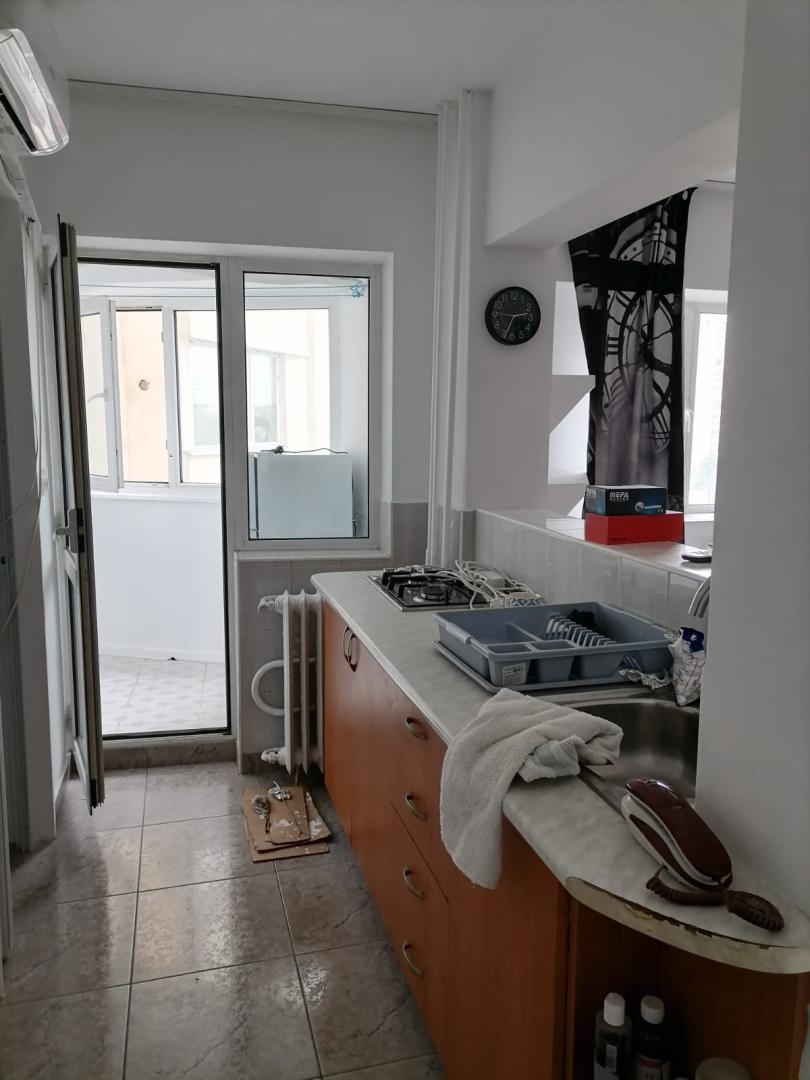 Piata iancului-Gura de metrou- 260 euro bloc mixt