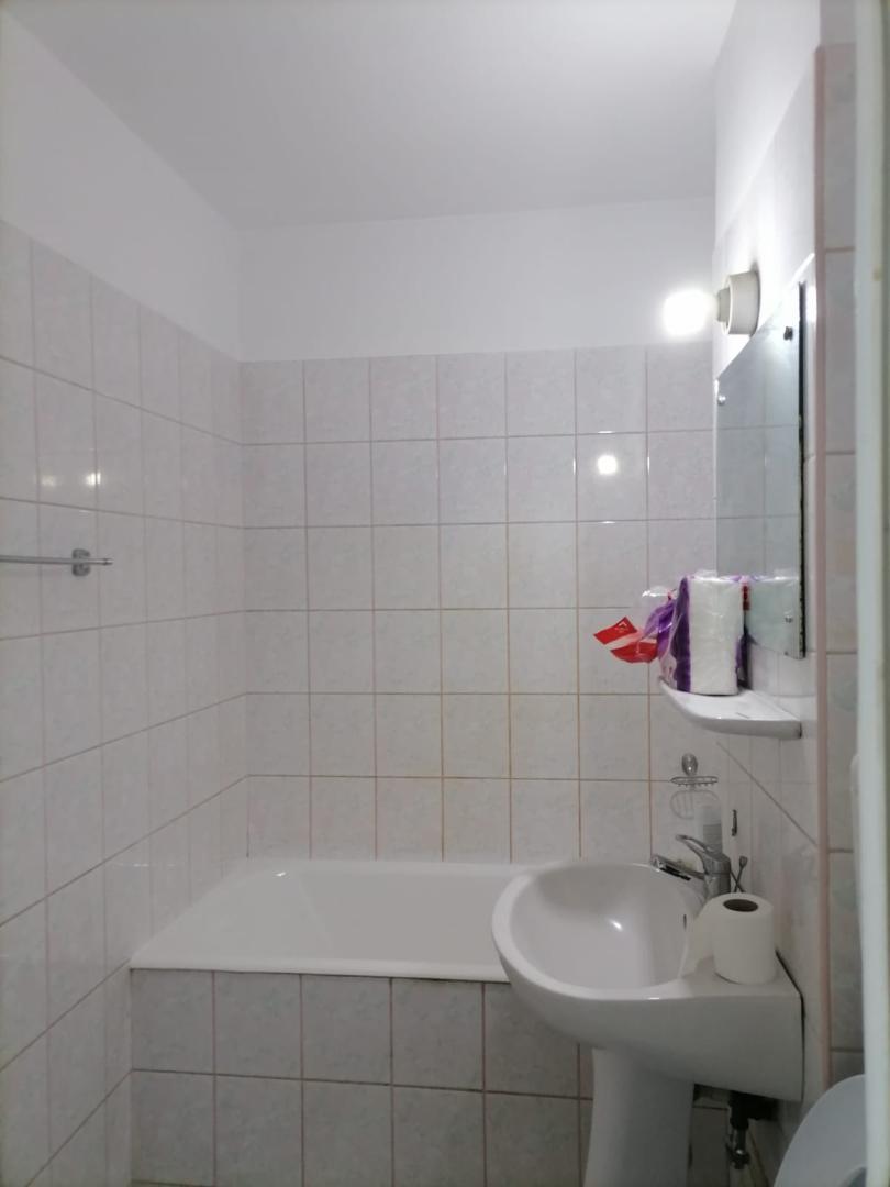 Piata iancului-Gura de metrou- 260 euro bloc mixt
