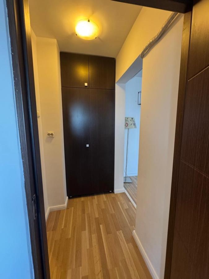 Iancului / Avrig / bl 1981 / 4 min Metrou /