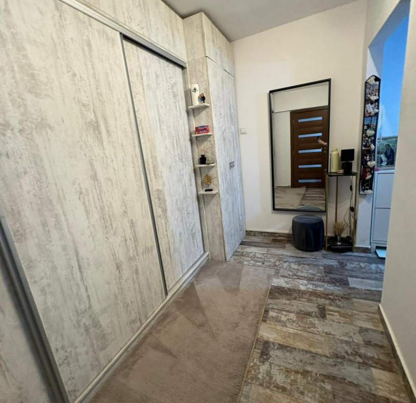 Vand apartament 2 camere,, renovat integral – Metrou Piața Iancu