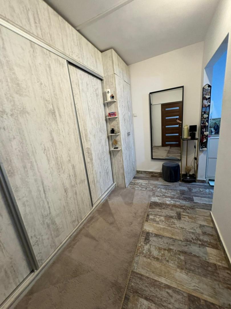 Vand apartament 2 camere,, renovat integral – Metrou Piața Iancu