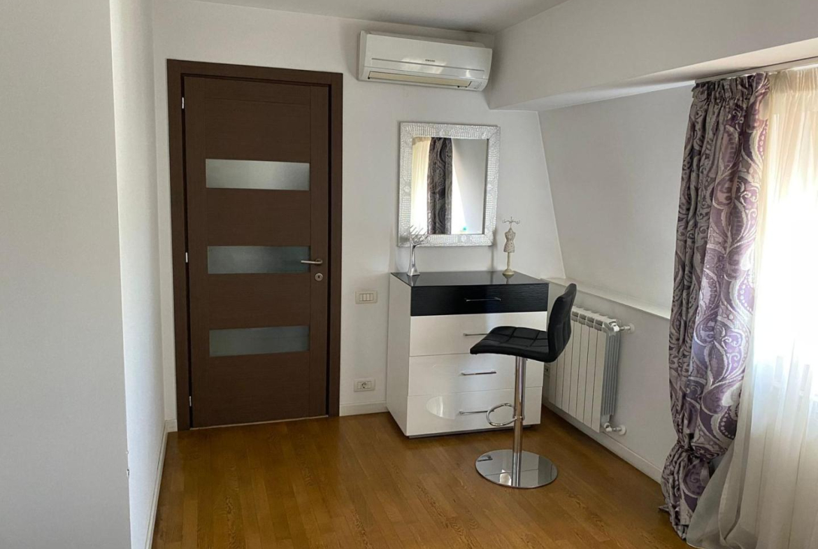 De închiriat: Penthouse duplex la 2 min de metrou Aviatorilor