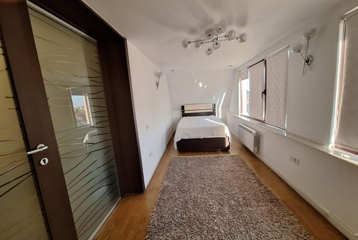 De închiriat: Penthouse duplex la 2 min de metrou Aviatorilor