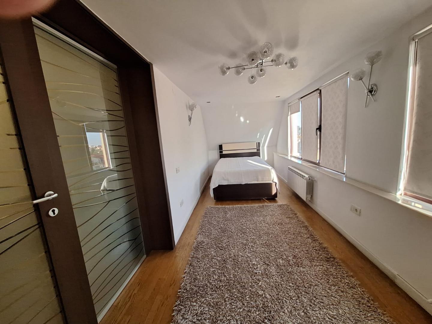 De închiriat: Penthouse duplex la 2 min de metrou Aviatorilor